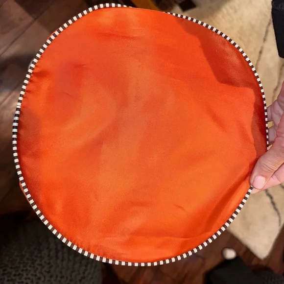 Henri Bendel Colorblock Logo Nylon Barrel Duffel – NWOT! 🧡 Collector item! - Picture 2 of 13